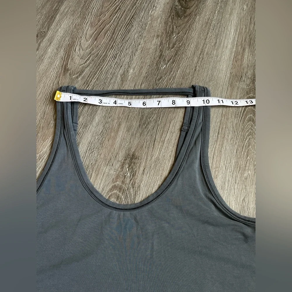 lululemon sports top - Picture 9 of 10
